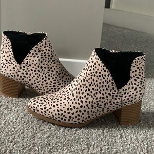 Super cute leopard print boot